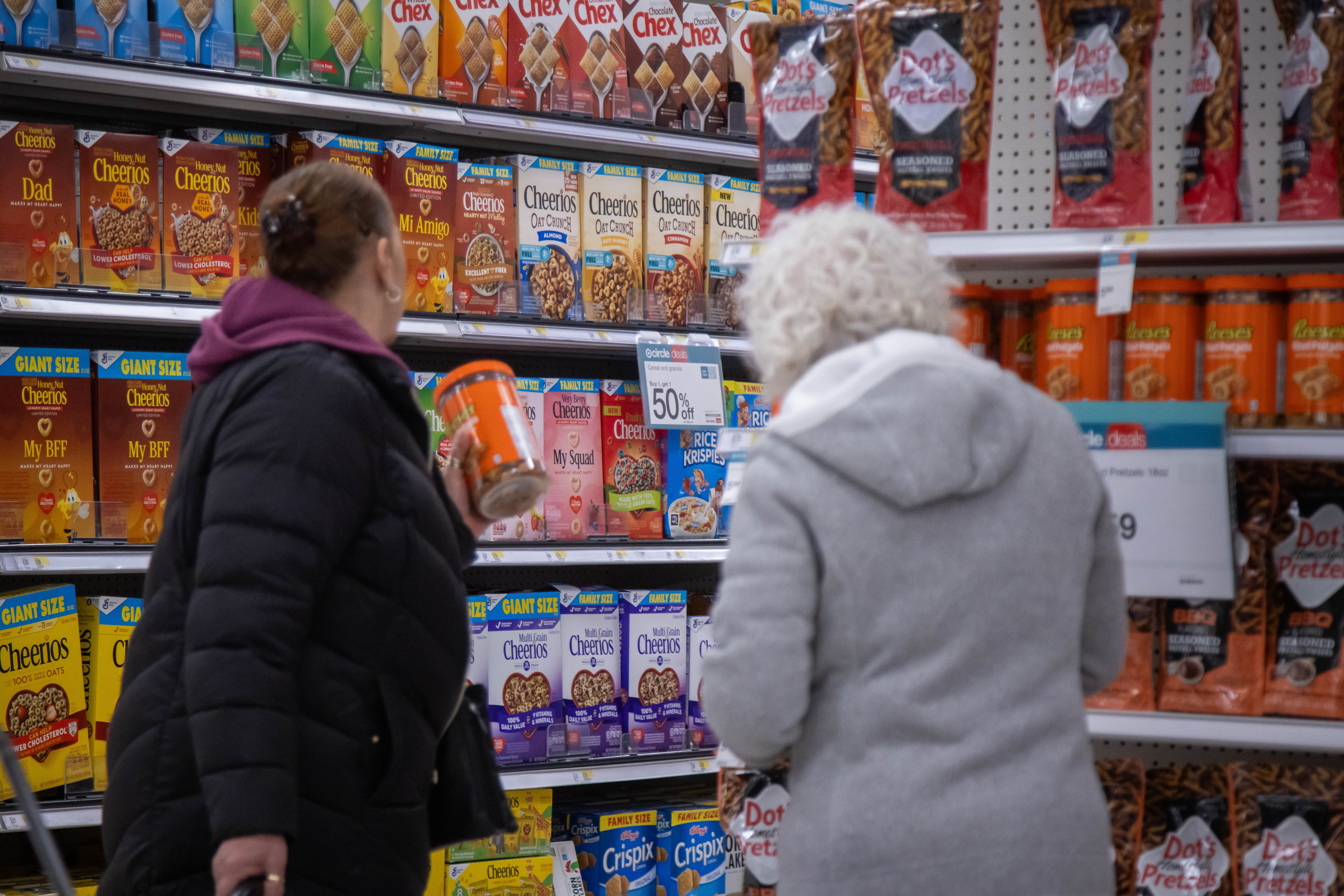 伤人八百，自损一千”——“对等关税”将反噬美国经济_凤凰网