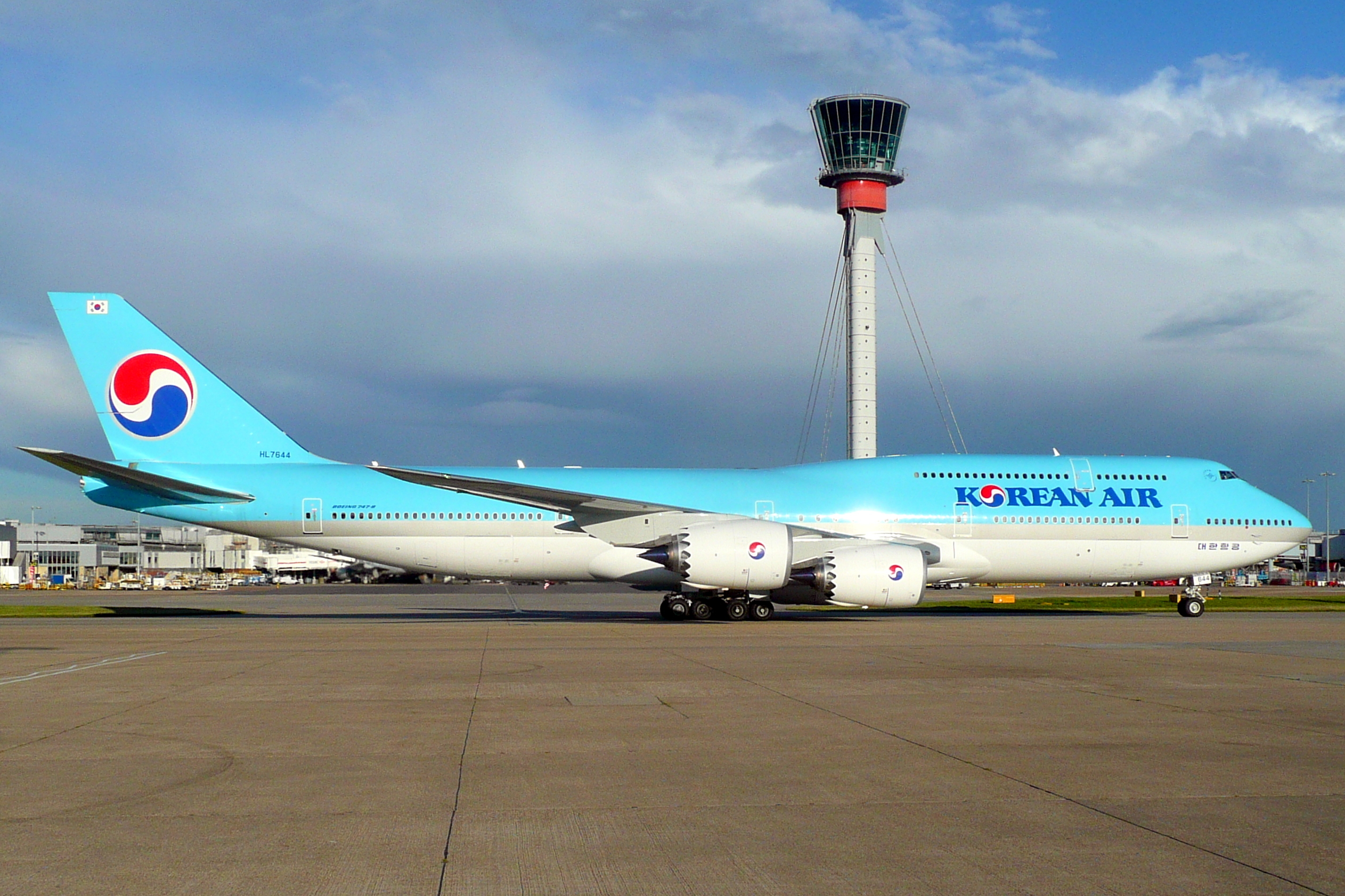 大韩航空HL7644号波音747-8B5，2017年出厂交付，是世界上最后一架生产的波音747客机 社交媒体