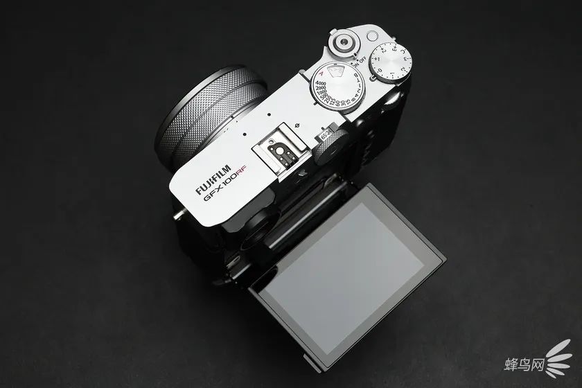 便携中画幅的极致影像 富士GFX100RF评测