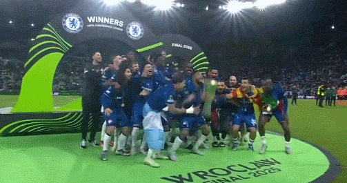 欧战全满贯!切尔西4-1首夺欧协联冠军!安东尼泪洒赛场