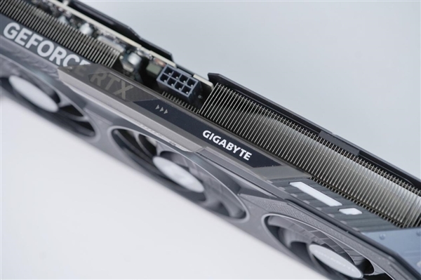 巧妙滑块设计!技嘉RTX 5060 Ti GAMING OC 16GB魔鹰图赏