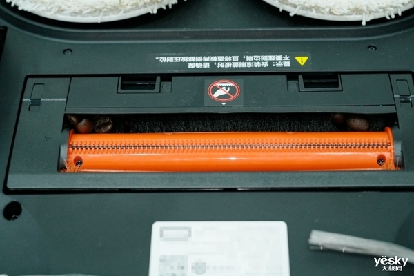 科沃斯地宝X9 PRO实测:飓风吸尘+活水滚筒洗地如何碾压传统扫地机?