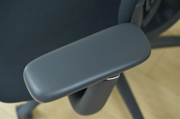 全球首款动态人体工学椅!清闲Libernovo图赏