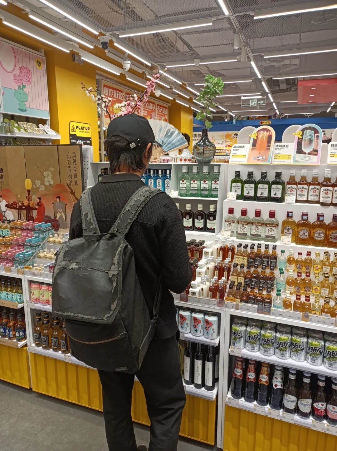 正在逛商场的庞麦郎
