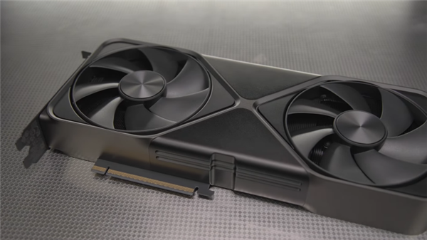 NVIDIA RTX 5090公版显卡官方开箱:包装设计彻底改变!