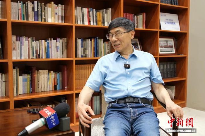 近日，张涌泉在杭州接受中新社“东西问”专访。曹丹　摄