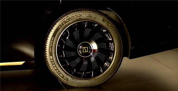 国产最强超豪华MPV 极氪009光辉典藏版亮相:用了3克24K纯金