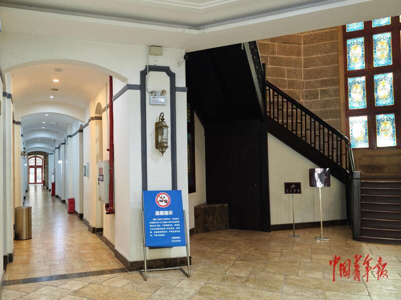 重庆大学工学院楼内一角。中青报&middot;中青网记者耿学清/摄