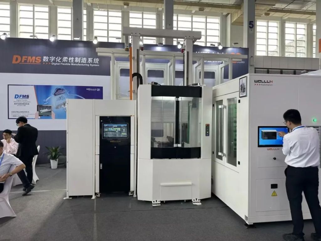 在CAEE2023中国航空制造设备博览会，宁波伟立机器人科技股份有限公司展示了DFMS数字化柔性制造系统。图片来自“伟立机器人”微信公号