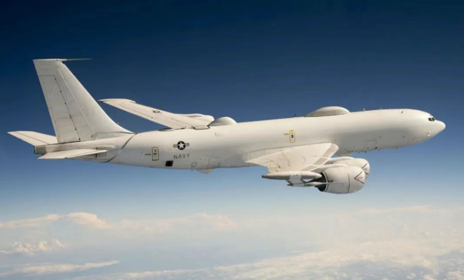 美国海军的 E-6B “水星”核指挥控制机。