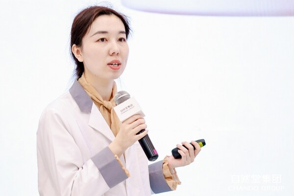 科研人员分享核心成分“太空玫瑰精萃”