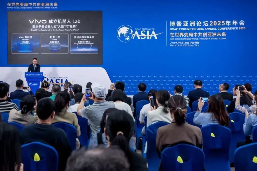 手机巨头押注硅基新世界:AI机器人大战一触即发?