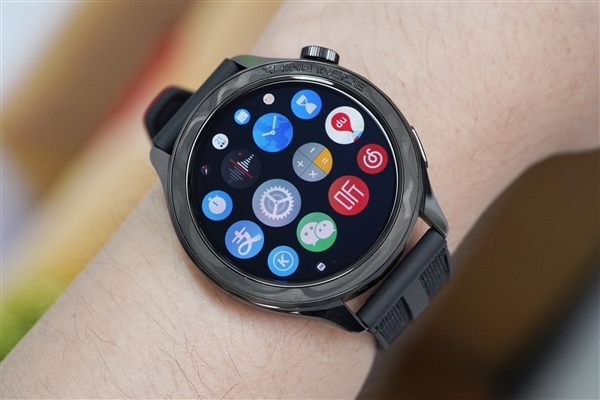 内置玄戒T1芯片!小米手表S4 eSIM 15周年纪念版图赏