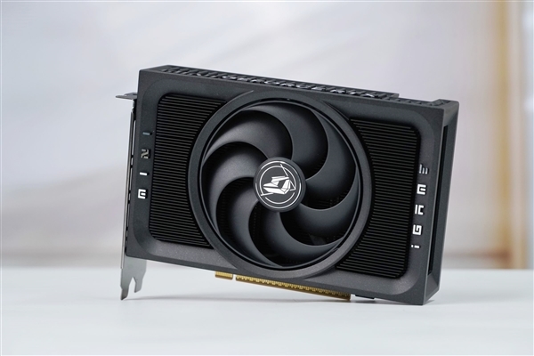 ITX性能小钢炮!七彩虹RTX 5070 Mini OC 12GB图赏