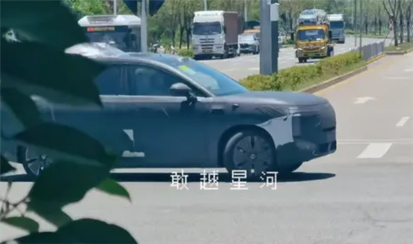 搭载灵鸢车载无人机!新款腾势N8实车曝光:预计年内发布