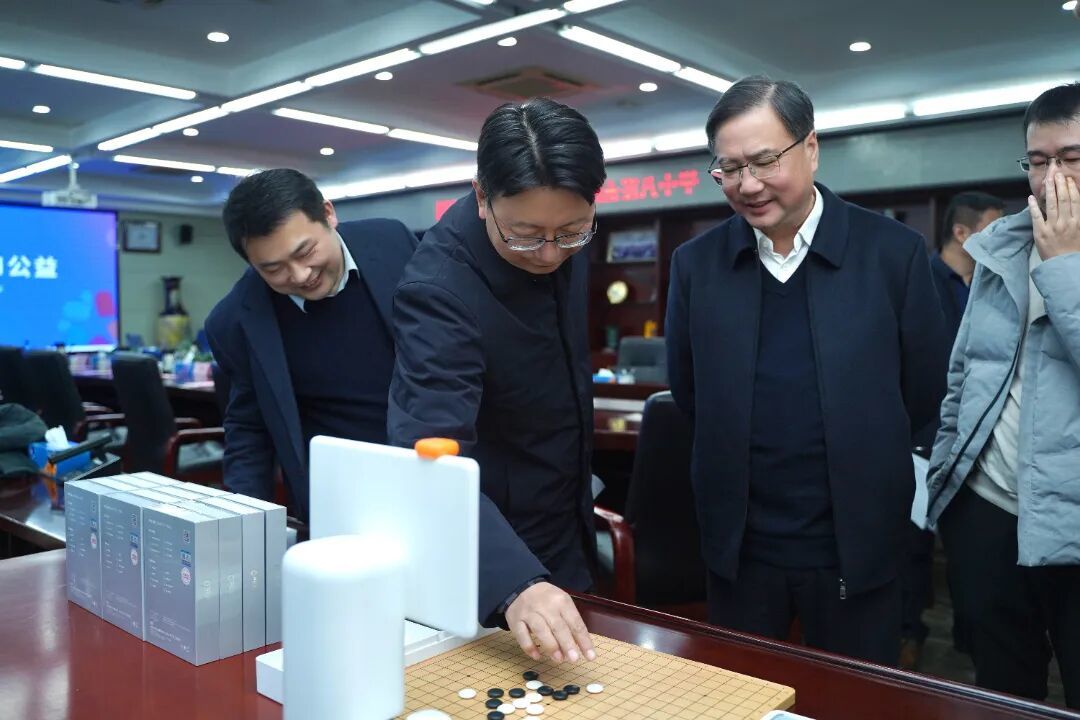 淘云科技教育公益活动_合肥八中阿尔法蛋AI捐赠_合肥教育云平台官网