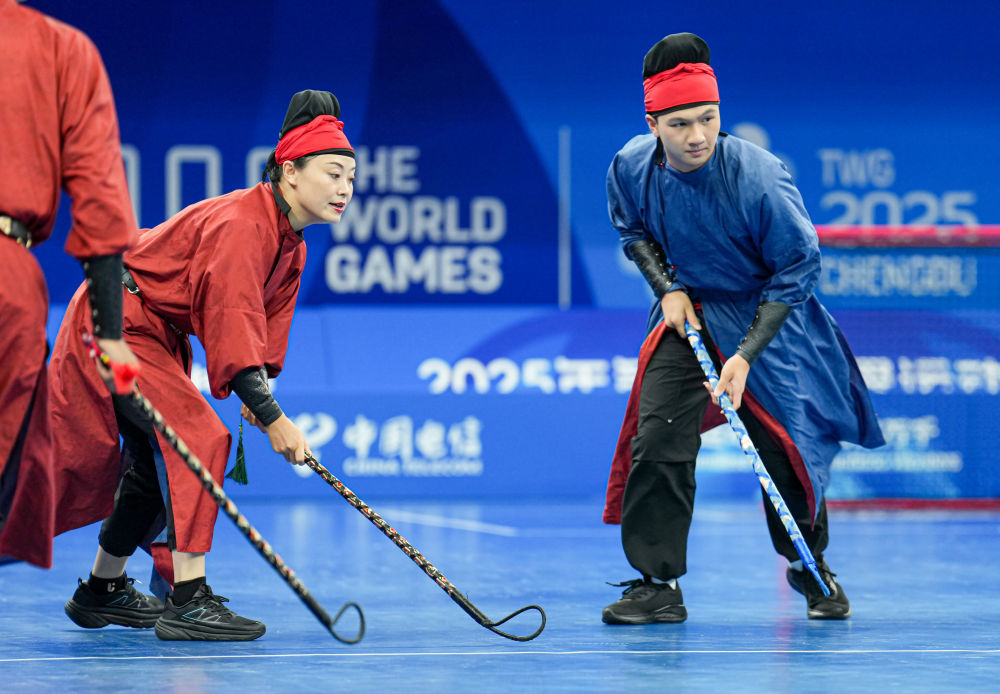 ↑ 这是8月6日拍摄的赛前表演。新华社记者 李旭伦 摄