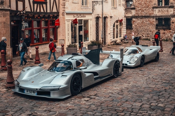 世界唯一一辆!保时捷发布可合法上路的勒芒赛车