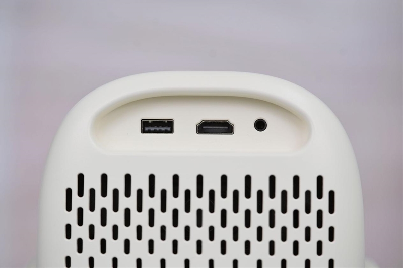 千元投影新卷王!哈趣Q1 Max评测:这是一台Z世代租房党的居家新玩物