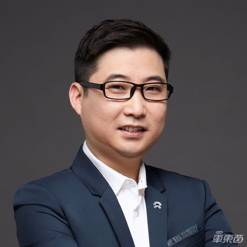 大模型上车激变!车企AI军备竞赛开启,端侧成为新风向