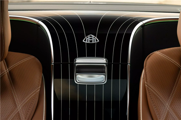 621马力V12大心脏!顶级奢享迈巴赫S680限量版亮相