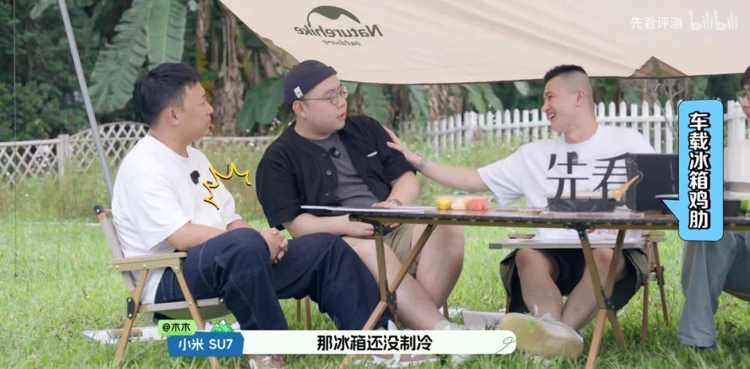 人躺在草地上AI 生成的内容可能不正确。