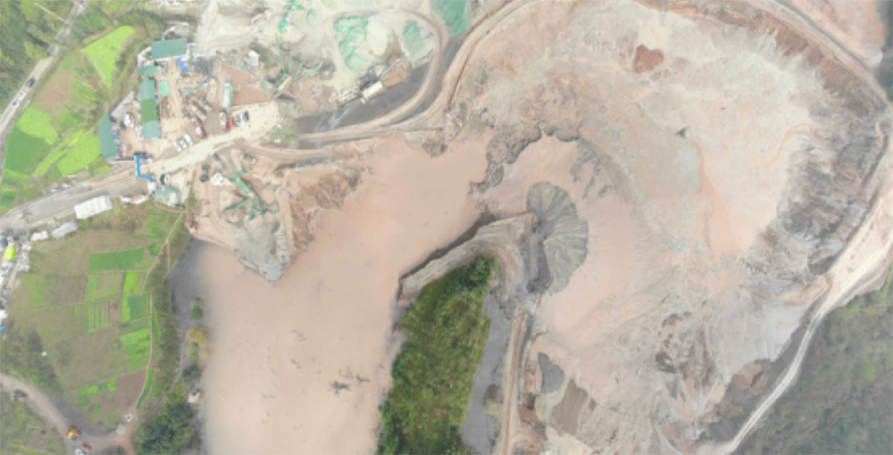 事故现场航拍图。图片来源:《报告》