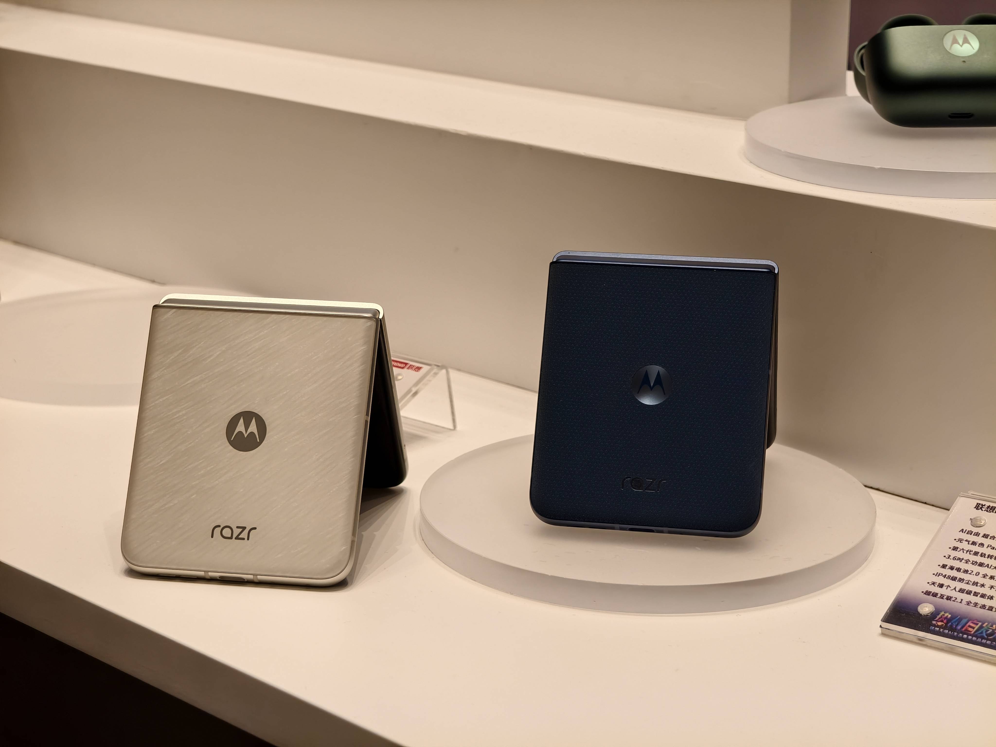 AI 替你玩手机,Moto Razr 60 折了屏幕,还想折叠时间
