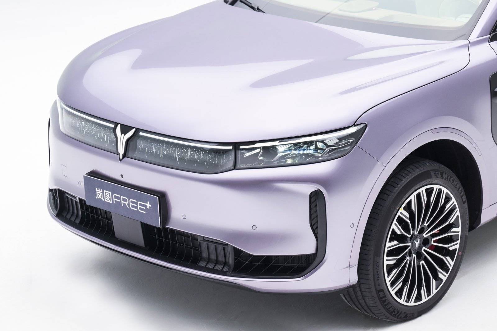 预售 22.99 万元,岚图 FREE+ 想靠鸿蒙座舱和华为智驾月销 2 万