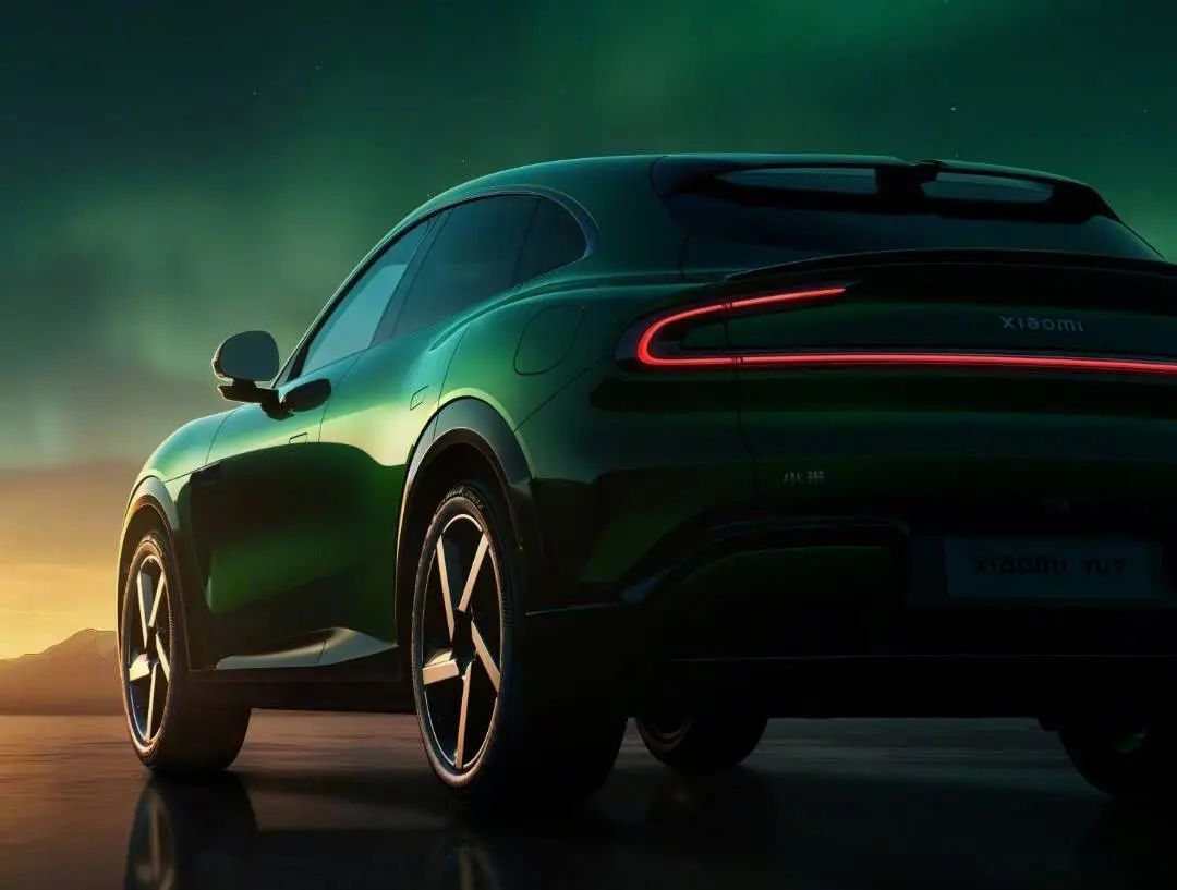 小米 YU7 亮相!天际屏首发,雷军说「19 万 9 不可能」