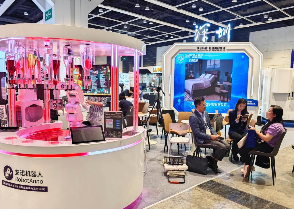 2024年4月14日拍摄的第二届香港国际创科展上的深圳企业展位。新华社记者 褚萌萌 摄