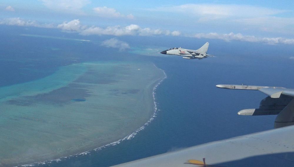 南海舰队航空兵某飞行团组织“飞豹”对我南海岛礁进行巡航(2017年3月19日摄)。新华社发(庞龙勋摄)