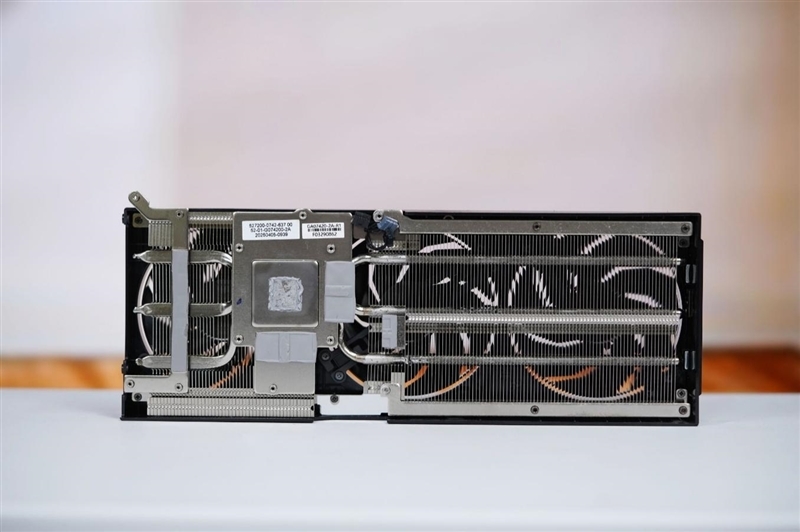 影驰RTX 5060魔刃显卡评测:SSF-Ready甜点 小型机箱也有不错的游戏性能