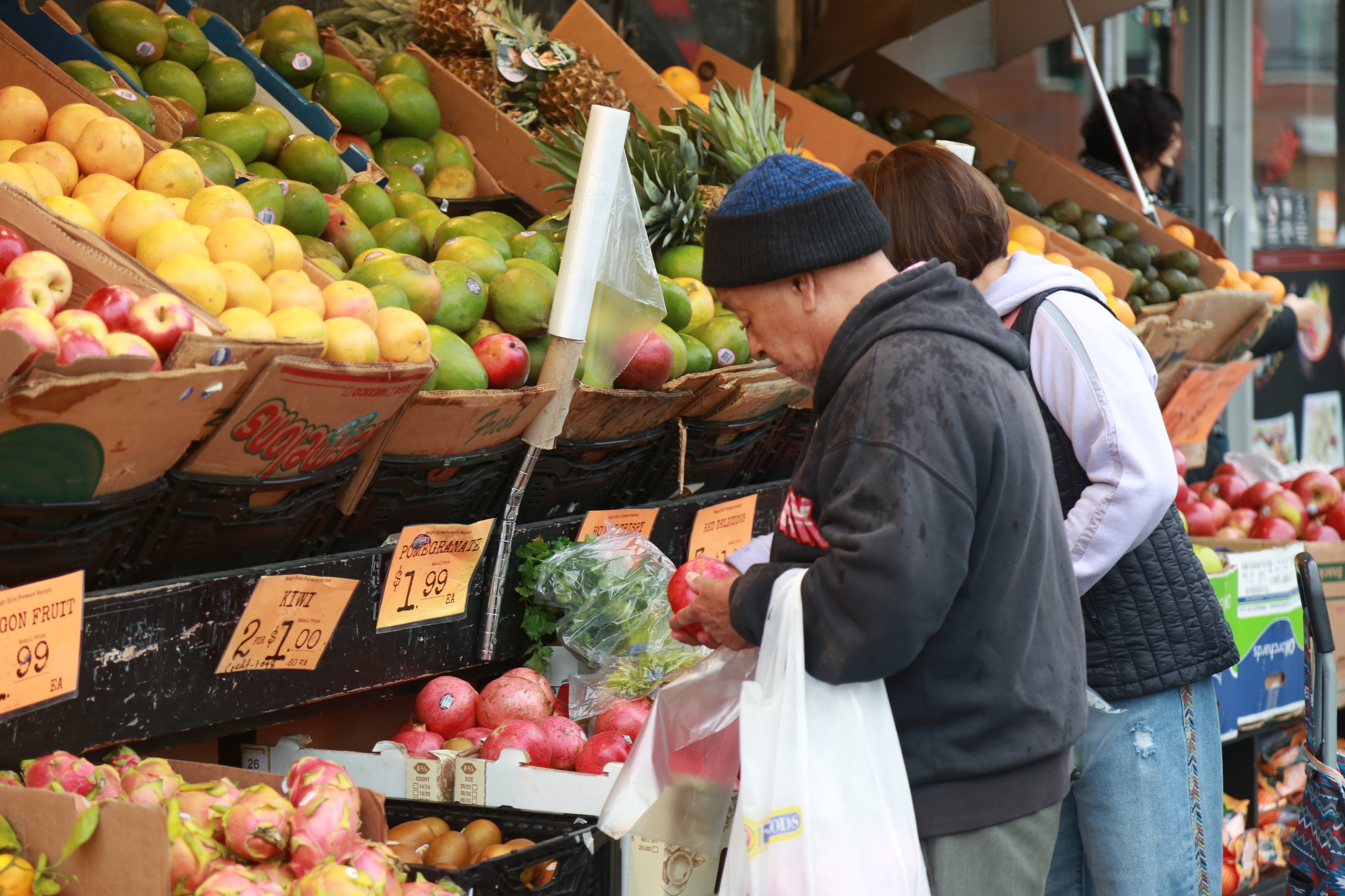 调查：特朗普关税政策恐引发美国“末日消费”潮_凤凰网