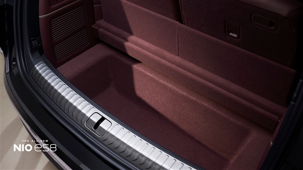 百万级豪车气场!全新蔚来ES8内饰官图公布:吸顶屏、大冰箱、零重力座椅全上车