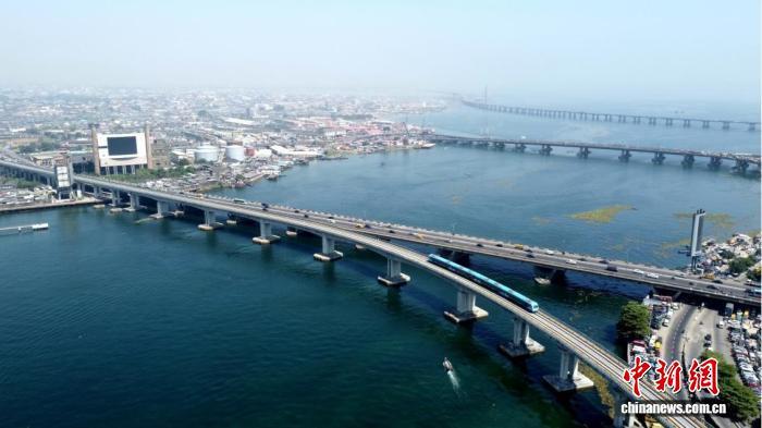 2025年7月，尼日利亚拉各斯轻轨蓝线项目一期工程航拍图。(受访企业供图)