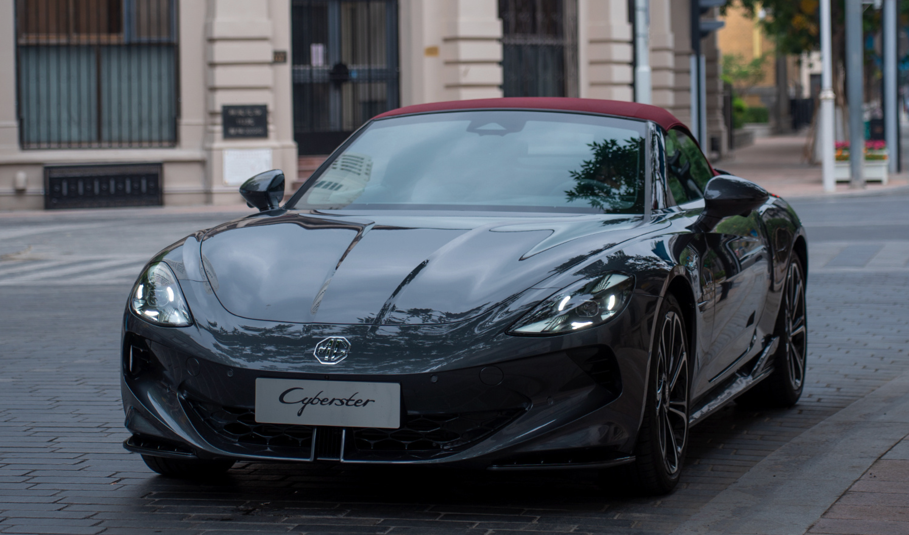 上汽名爵一口气发了三辆车,其中一辆会让 OPPO 帮着卖