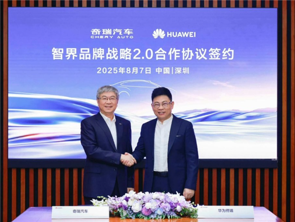 看到鸿蒙智行的MPV 我觉得友商们要紧张起来了