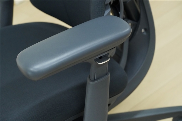 全球首款动态人体工学椅!清闲Libernovo图赏