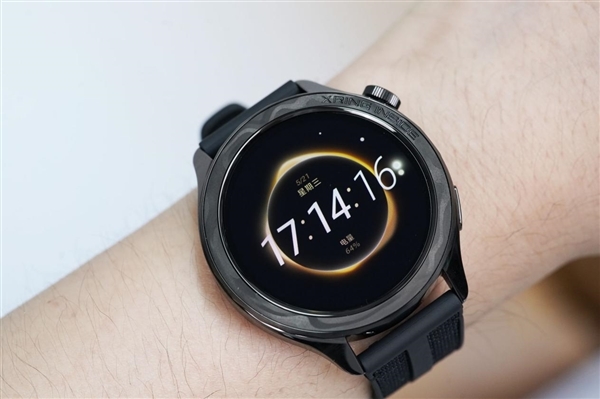 内置玄戒T1芯片!小米手表S4 eSIM 15周年纪念版图赏