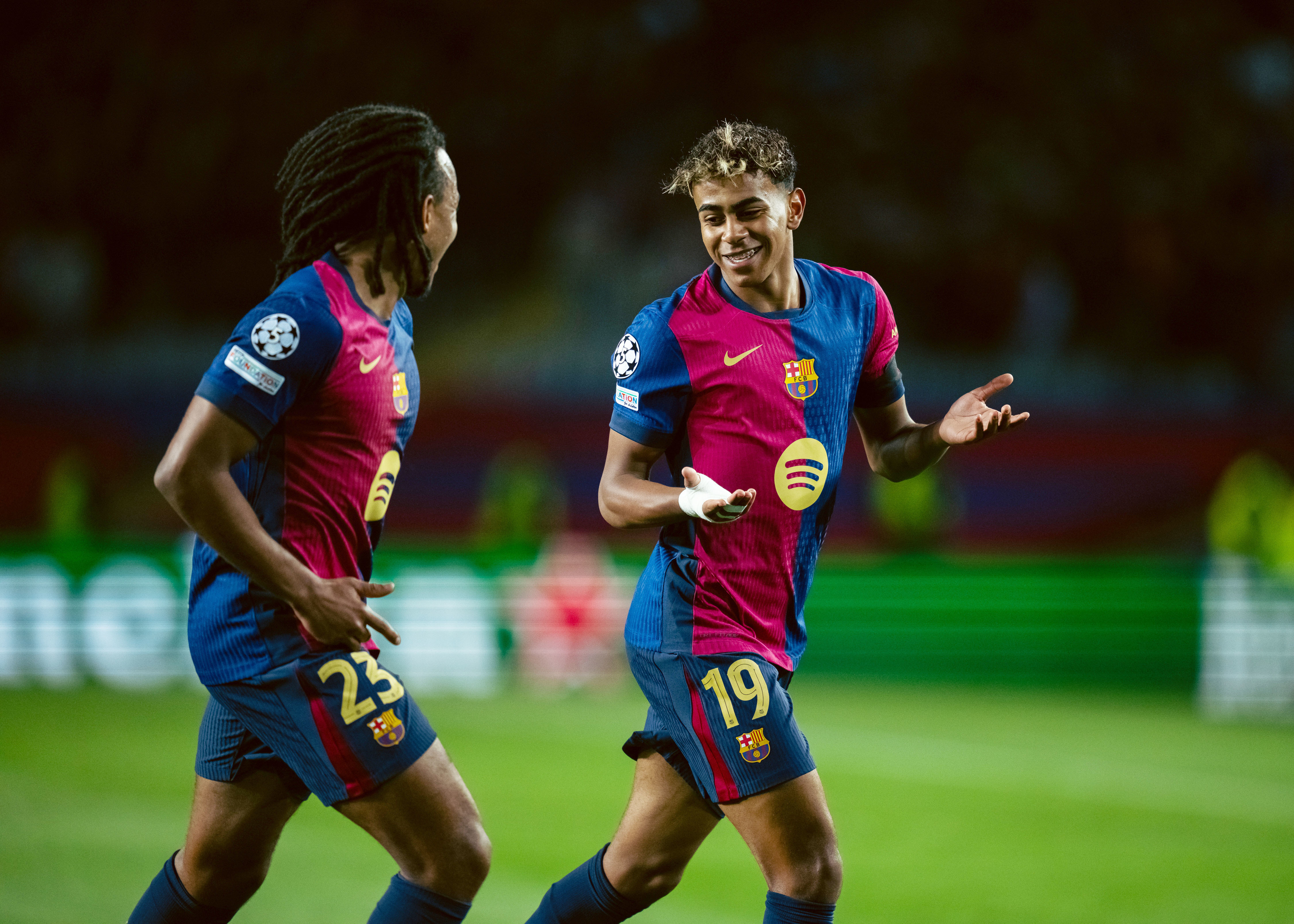 足球——欧冠：巴塞罗那队晋级八强_凤凰网