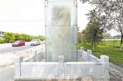 朝宗桥碑曾经装有碑罩