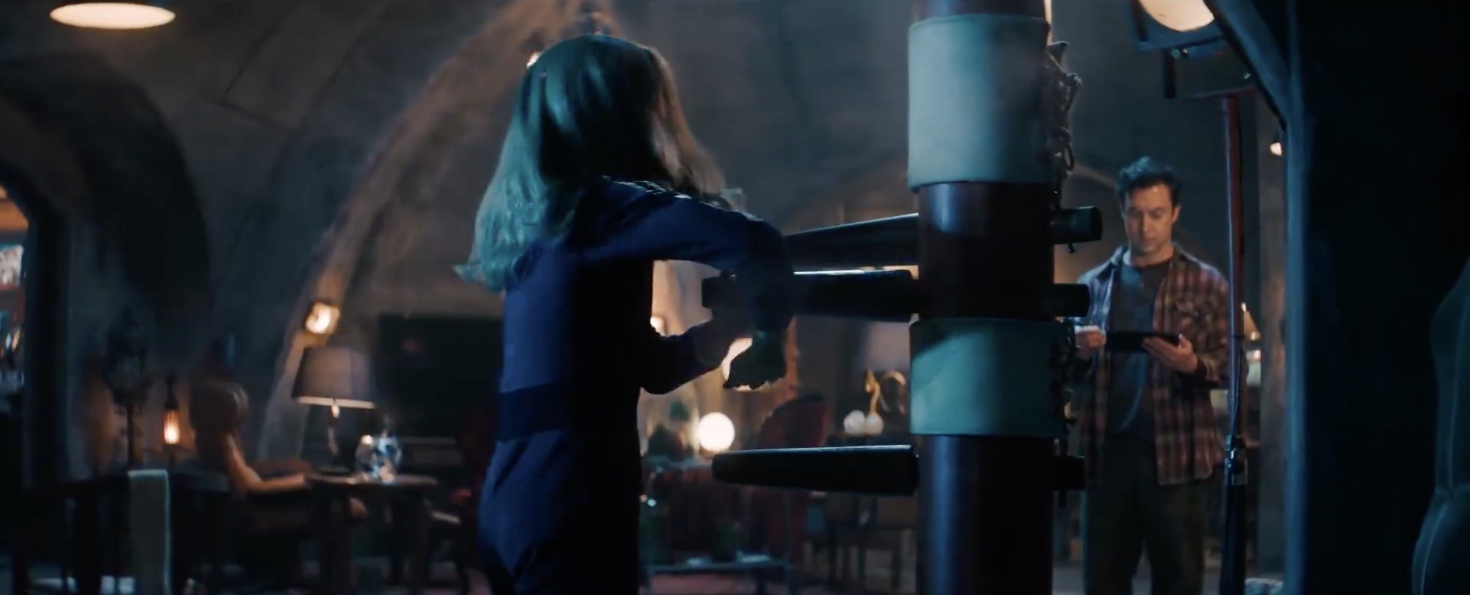 早报|苹果副总裁谈新系统设计/雷军回应驾驶培训班事故/全球唯一 LABUBU 拍出百万天价