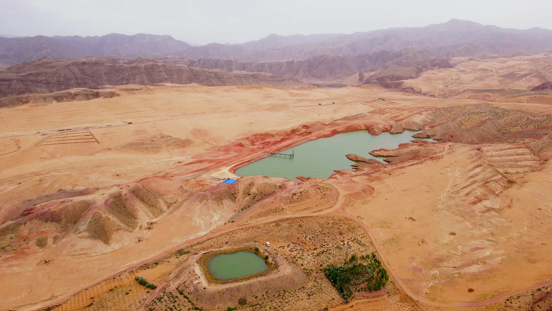 航拍宁夏中卫贺兰山脉风光。