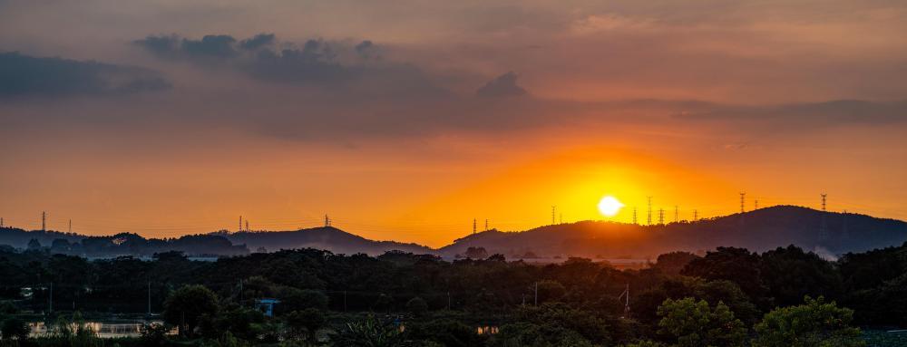 这是9月12日在塱头村春阳台艺文中心拍摄的落日。