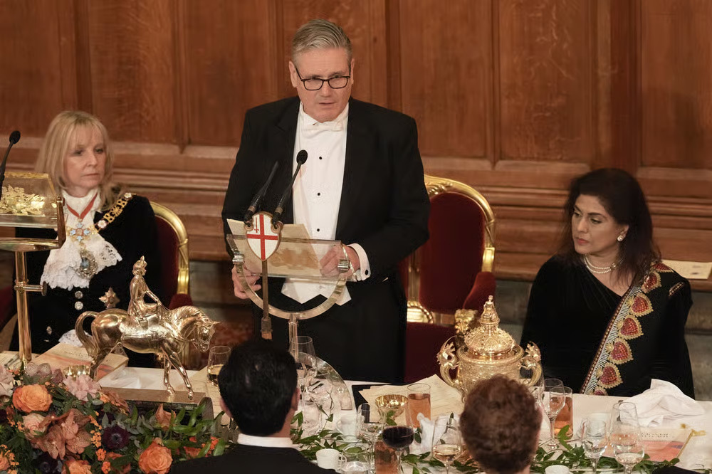 当地时间12月1日晚间,英国首相斯塔默发表讲话。 英媒