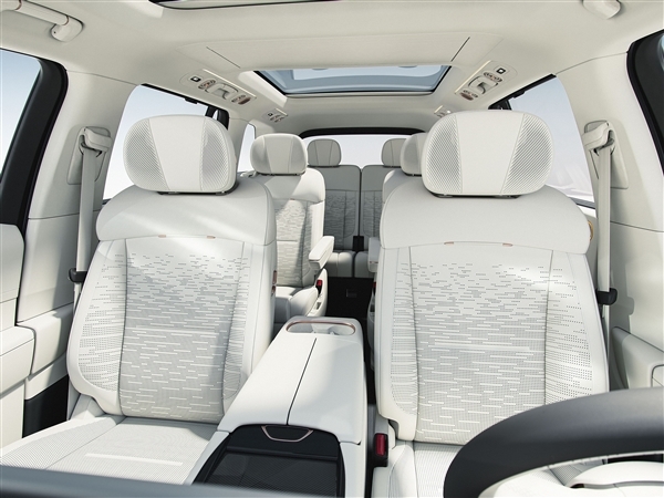 国内唯一天地尾门+旋转座椅SUV 领克900上市:限时28.99万起