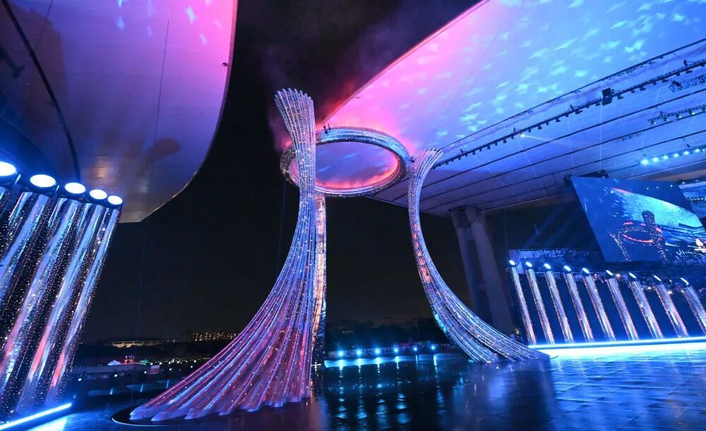 开幕式主火炬塔,图源新华社