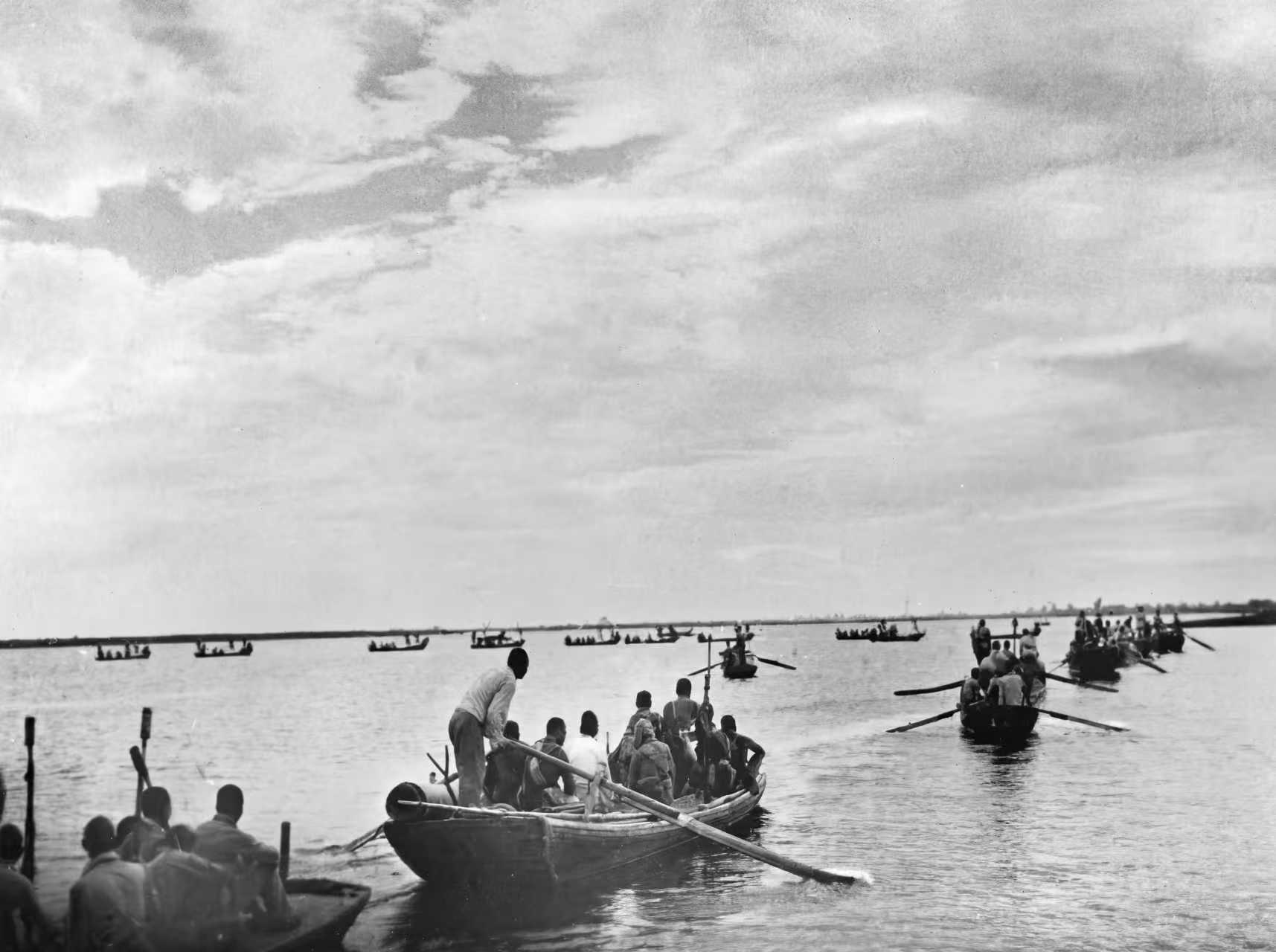 抗日战争中活跃在冀中白洋淀上的水上游击队——雁翎队。石少华摄