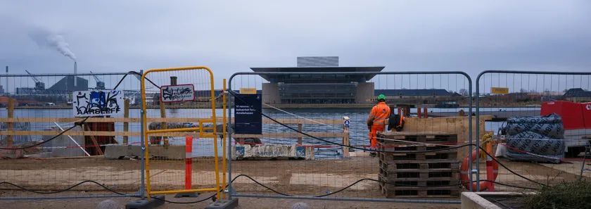 便携中画幅的极致影像 富士GFX100RF评测